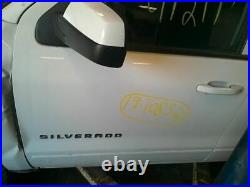 Passenger Tail Light Classic Style Fits 16-19 SILVERADO 1500 PICKUP 10220696